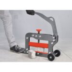 Cutting blocks on manual paving block cutter Blockut - Montolit
