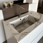 Évier De Cuisine Avec Parois Périphériques Prêtes à Carreler Sans Rebord